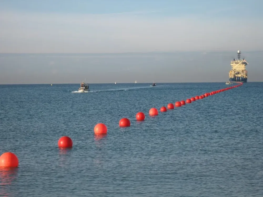 Así se ve la instalación de un cable submarino