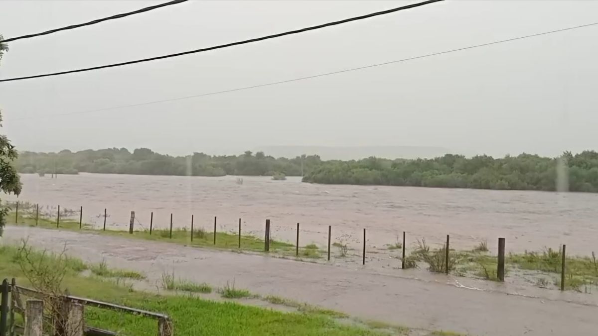Destrozos en caminería rural de Mataojo: en dos días llovió lo de varios meses y la producción está trancada