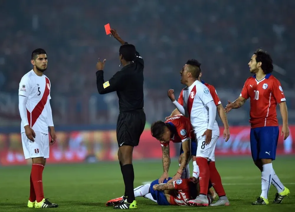 Zambrano fue expulsado tras una dura entrada