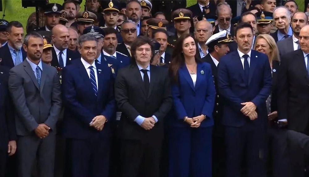 El presidente de la Cámara de Diputados Martín Menem, el jefe de Gobierno porteño Jorge Macri, el presidente Javier Milei y su vice Victoria Villarruel y el ministro de Defensa Luis Petri