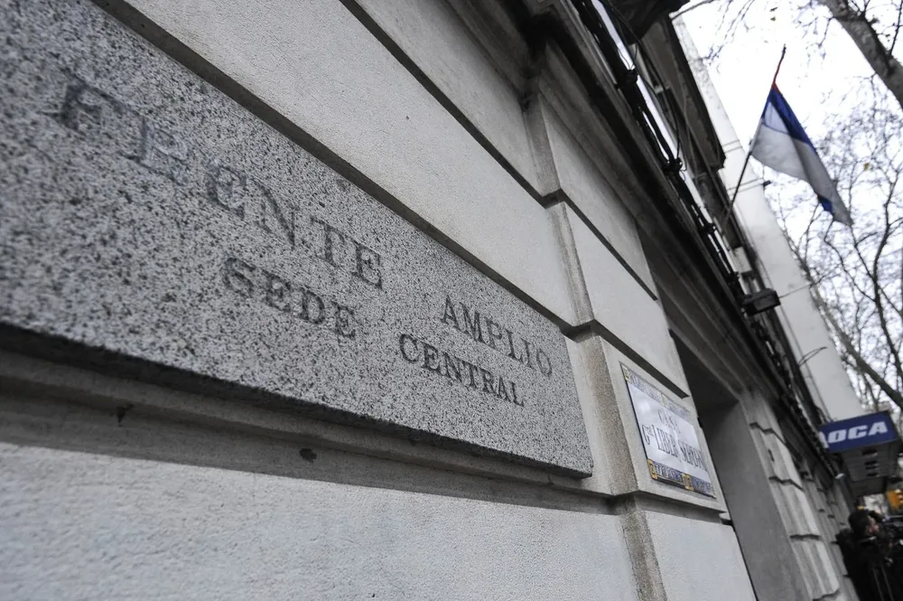 El Frente Amplio emitió una declaración en la que expresó su preocupación ante el peor momento de la crisis sanitaria en el país