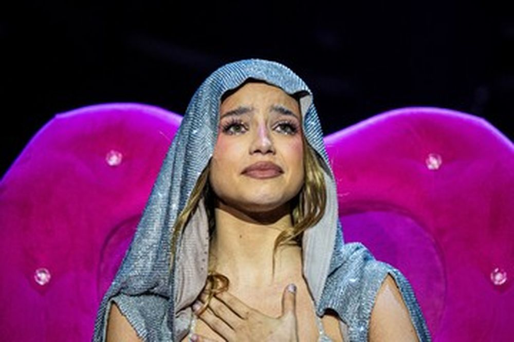 Emilia Mernes, entre lágrimas