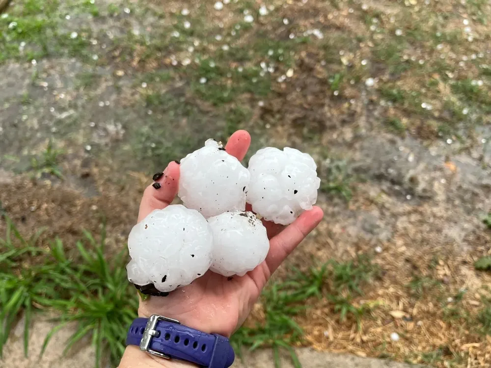 El servicio meteorológico de Cataluña compartió imágenes del granizo que cayó durante la tormenta