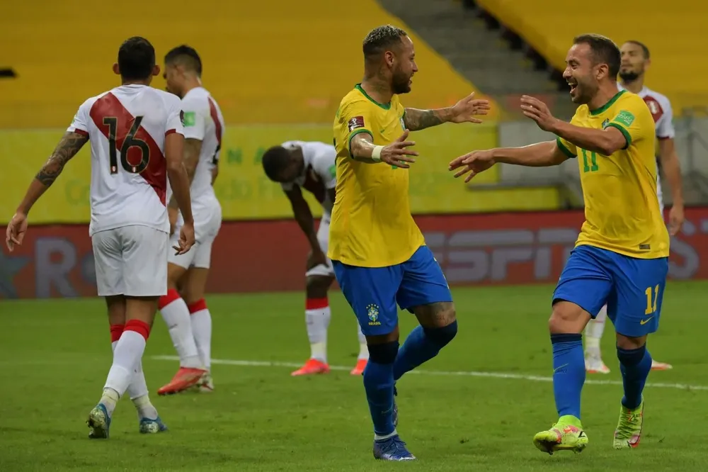 El festejo de Neymar con Everton Ribeiro El festejo de Neymar con Everton Ribeiro