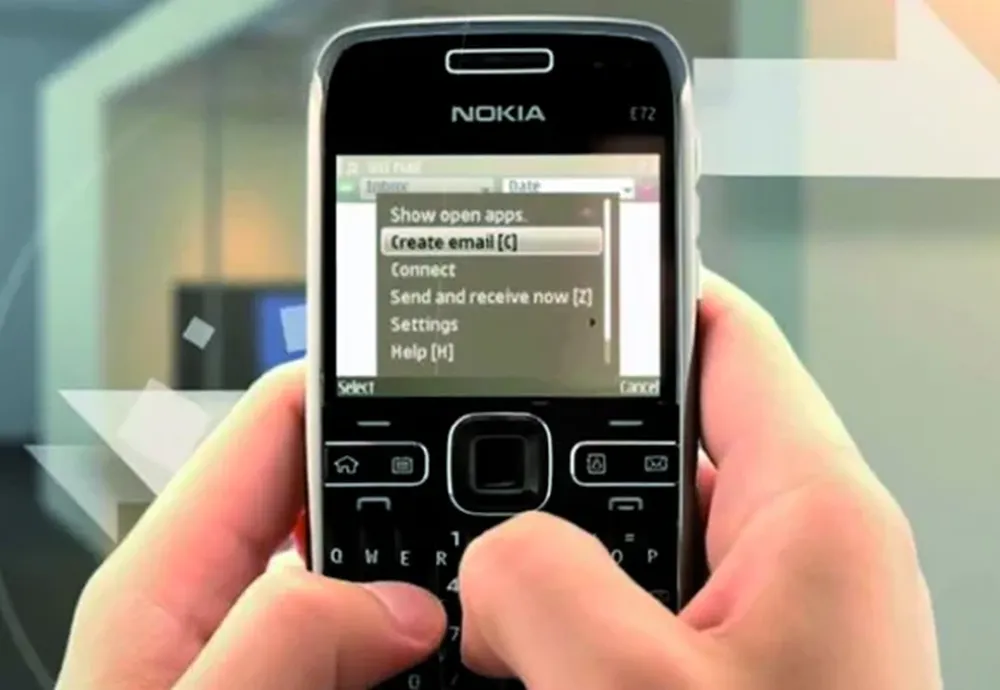 Brian Acton usa un Nokia E72, lanzado al mercado en 2009