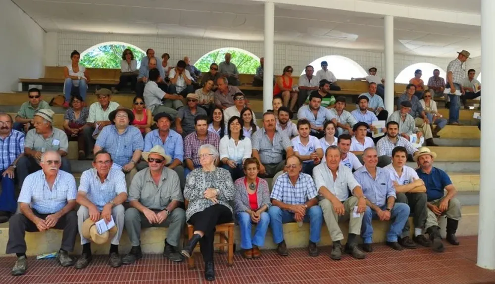 La familia Bentancur con rematadores y clientes