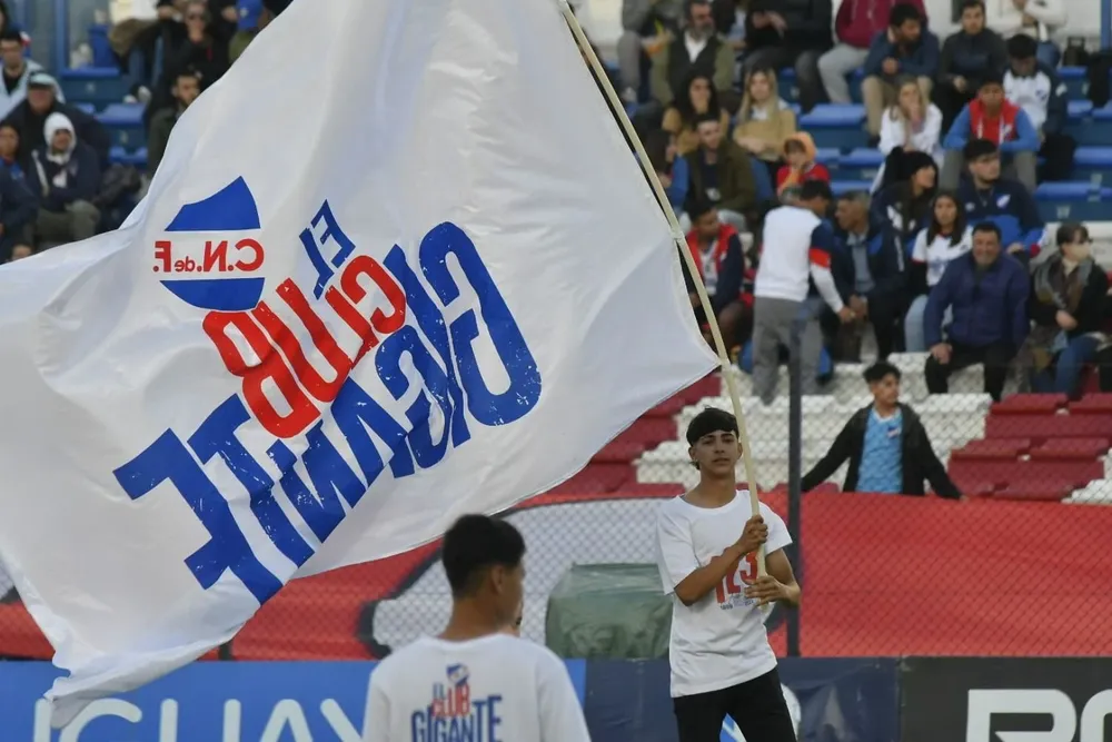 Banderas con el nombre de la canción