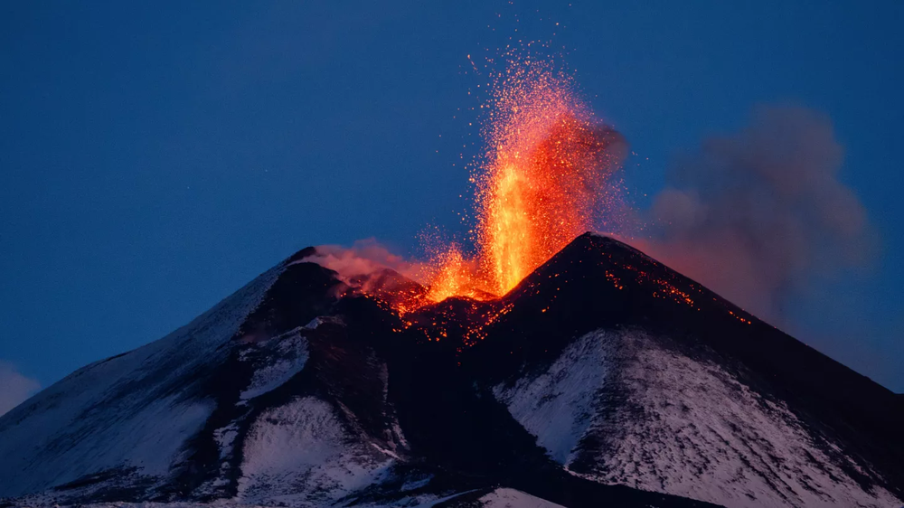 El volcán Etna, en erupción, cada vez con mayor frecuencia.