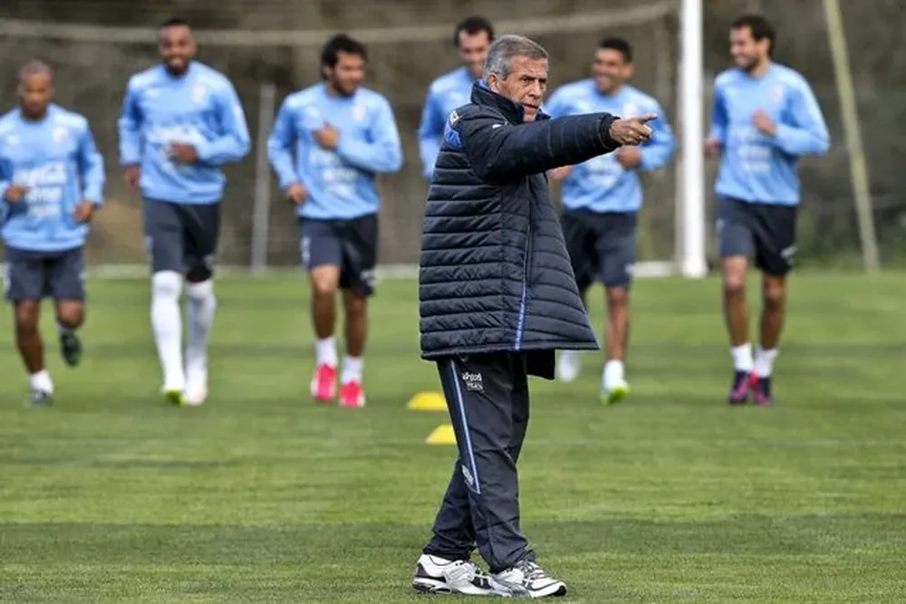 Portugal, Almancil. El DT uruguayo Óscar Tabárez durante entrenamiento, la selección disputará amistoso ante Marruecos.