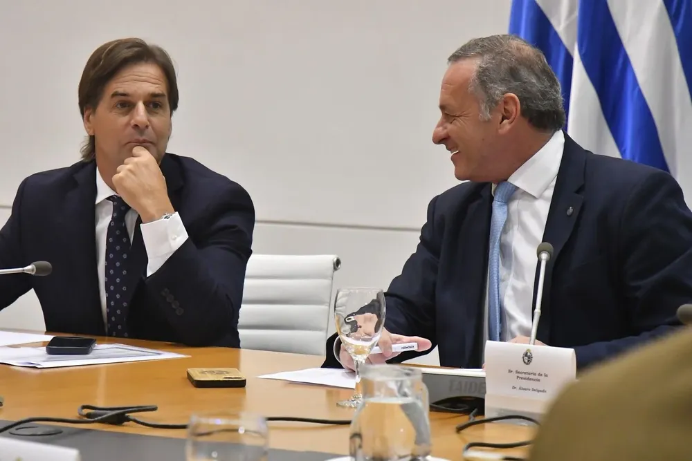 Luis Lacalle Pou y Álvaro Delgado durante el Consejo de Ministros de este miércoles