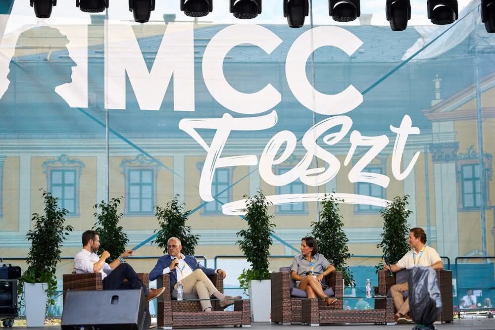 Debate en el MCC Feszt, escenario de los líderes y activistas de la derecha global en Hungría.