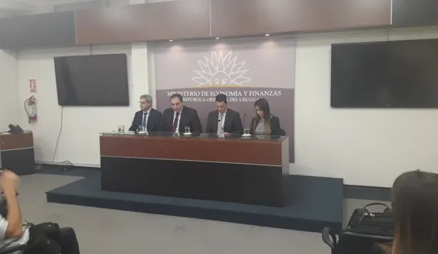 Uruguay y Panamá oficializaron acuerdo para intercambio de información tributaria