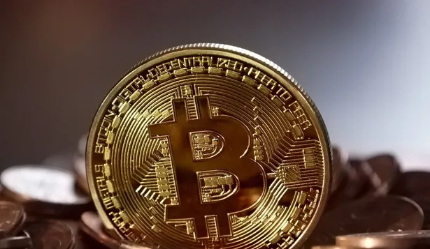 Bitcoin pierde fuerza y se aleja de un nuevo récord: qué se espera para noviembre