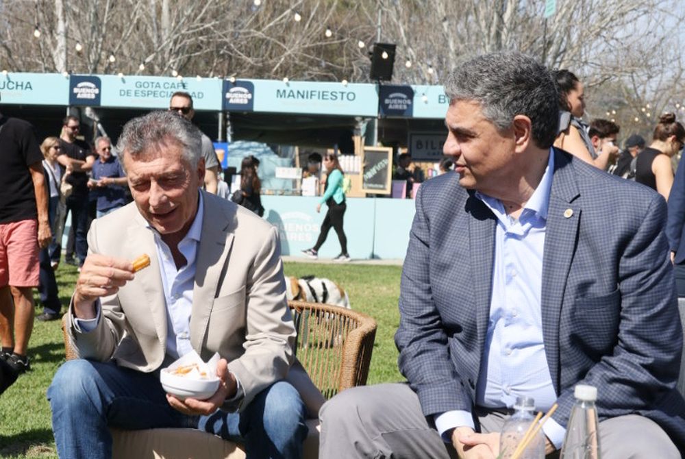 Mauricio Macri y Jorge Macri junto ayer en una feria gastron&oacute;mica en la Ciudad