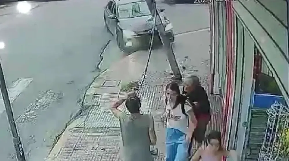 Una cámara de seguridad captó el incidente
