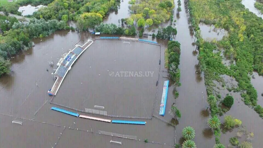 El estadio de Atenas bajo agua