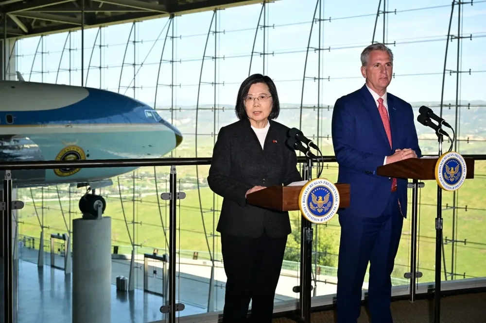 Reunión entre la presidenta de Taiwan, Tsai Ing-wen, y el presidente de la Cámara de Representantes estadounidense, Kevin McCarthy