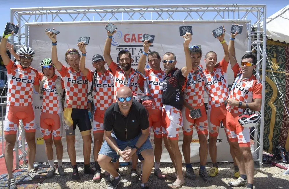 Los uruguayos que conquistaron el desierto: Alberto Ferrazán, Sixto Núñez, Martín Sosa, Federico Guerra, Nacho Garrone, Pato Balbuena, Jorge Vidart, Fede Sosa, Andrés Bonelli, Esteban Oliver y Pepe Mansilla.