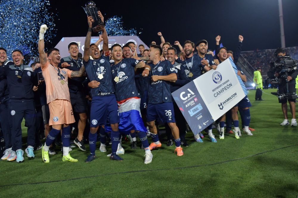 Independiente Rivadavia celebra la obtención de la Copa Argentina