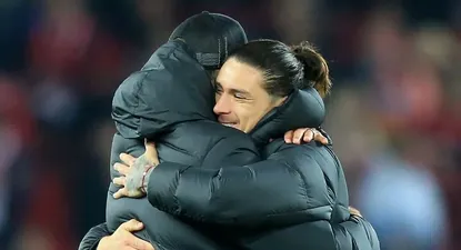 Abrazo de Darwin y Klopp