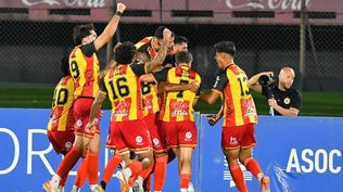 Progreso celebra su gol contra Nacional en las semifinales de la Copa de la Liga