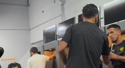 El cantante en el vestuario de Peñarol