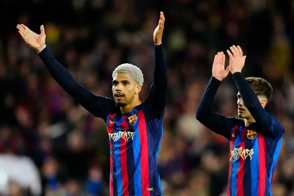 Araujo quiere los tres puntos con Barcelona este sábado