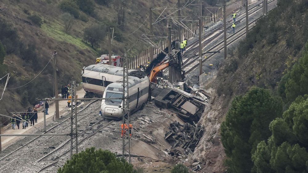 El Renfe Alvia no tuvo tiempo de frenar antes de impactar con los vagones del Iryo.