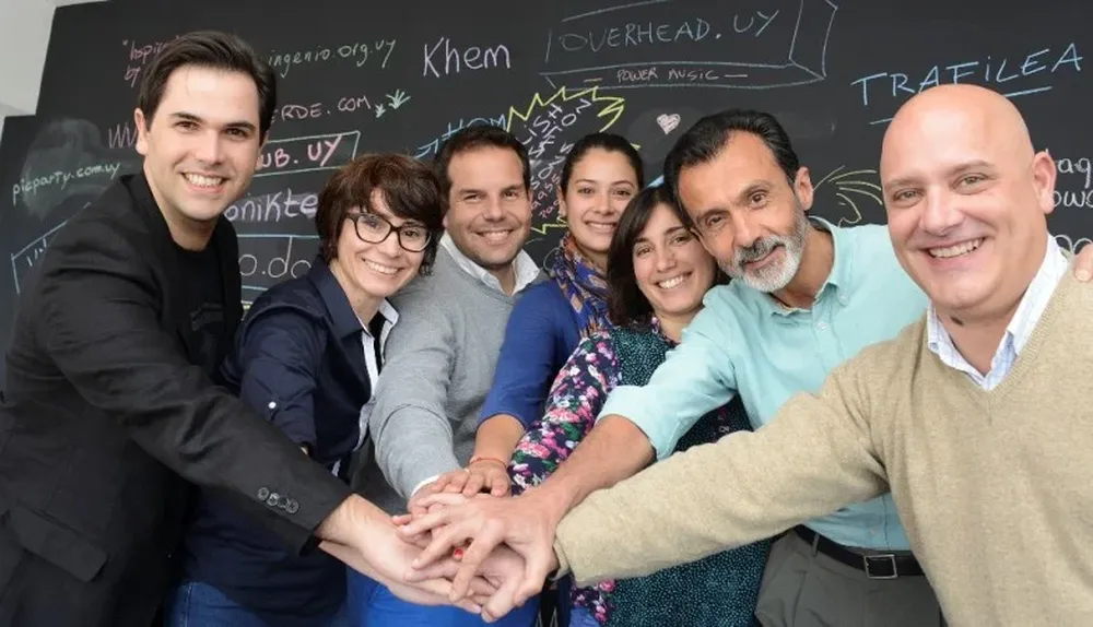 Sergio Delgado (daVinci labs), Cristina Montero (Khem), Óliver Socas (daVinci labs), Victoria Vila (Khem), Elena Pérez (ANII), Rafael García (Ingenio) y Héctor Gebelin (BIOESPINN).