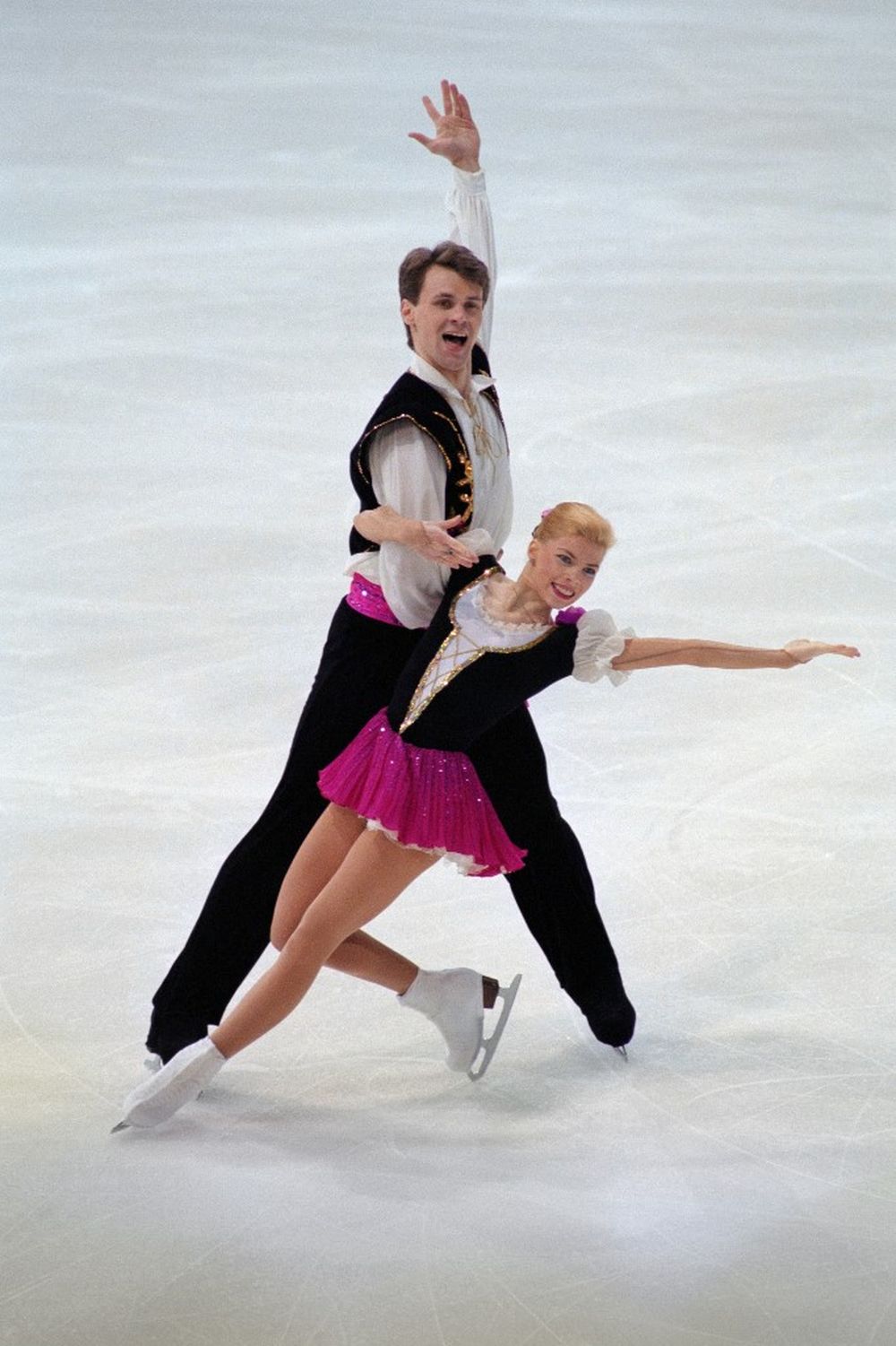 Evguenia Shishkova y Vadim Naúmov, dos patinadores artísticos rusos campeones del mundo en 1994, murieron en el accidente aéreo de Washington