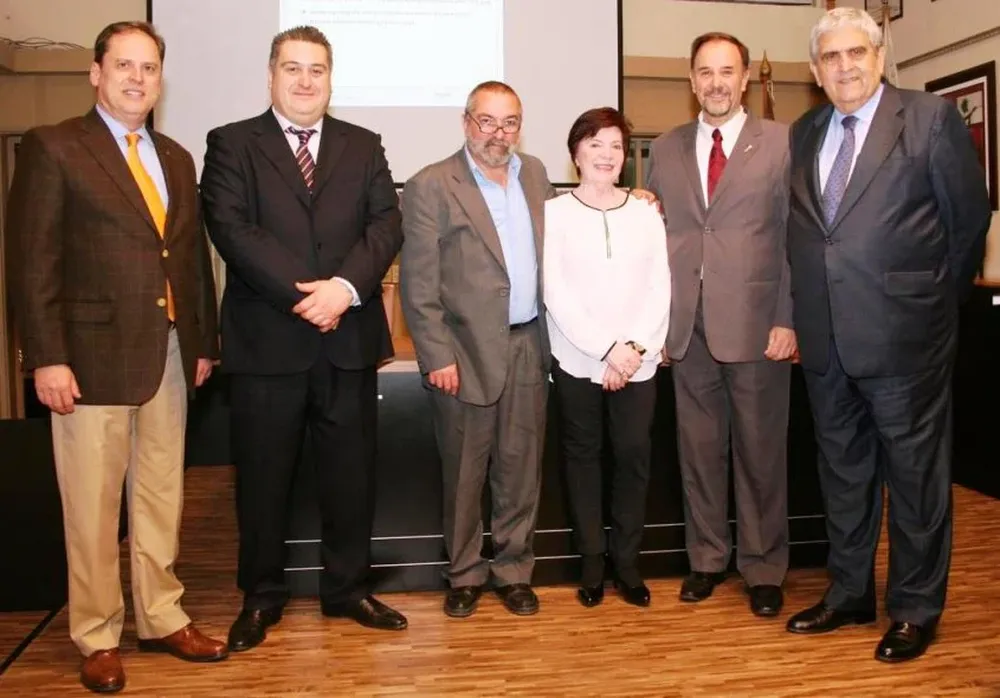 Las autoridades de la Asociación Nacional de Rematadores con los disertantes invitados para este año