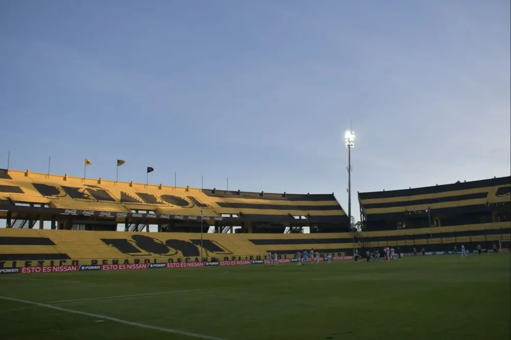 Peñarol juega este martes en el Campeón del Siglo