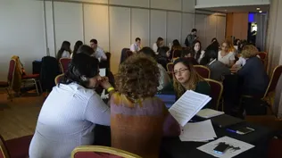 Durante la tarde del sábado, cientos de personas pasaron por el área de CV Checking