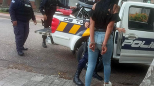 Imagen de archivo: mujer detenida