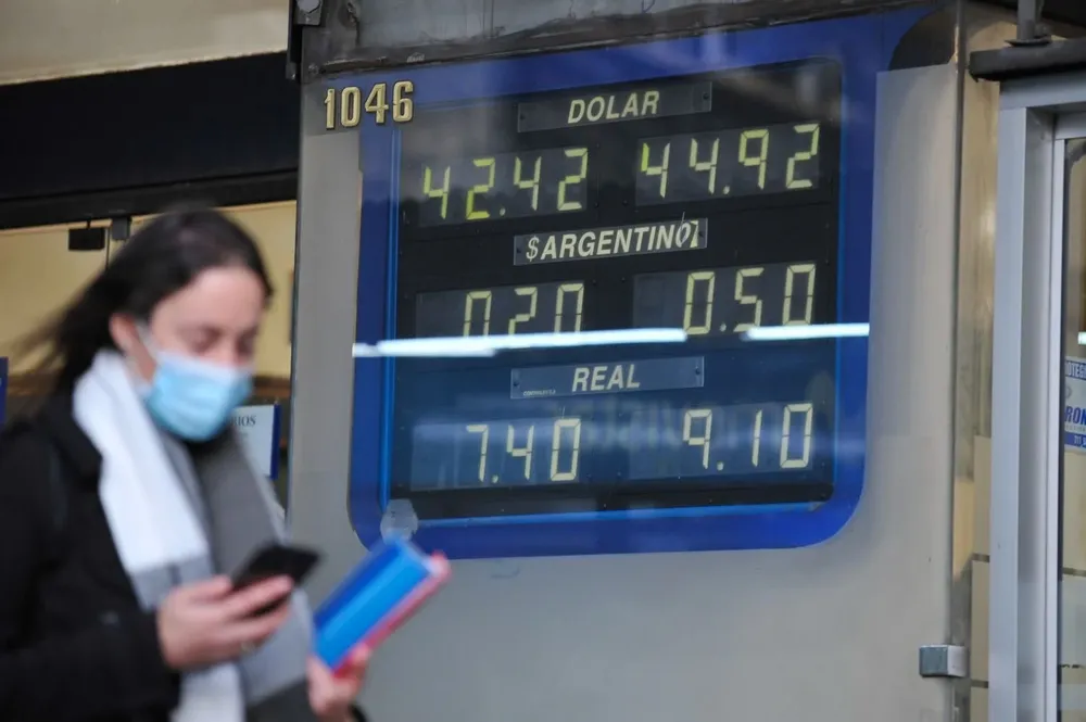 En algunas pantallas de los cambios el dólar se ofrecer por debajo de $ 45 para la venta.