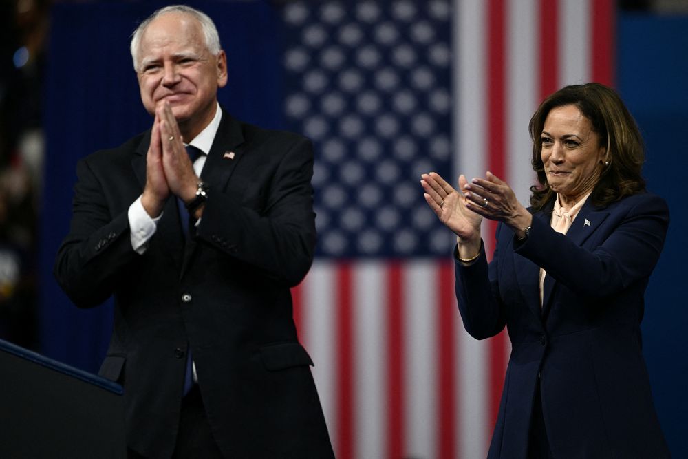Tim Walz y Kamala Harris en un acto de campaña en Philadelphia el 6 de agosto de 2024