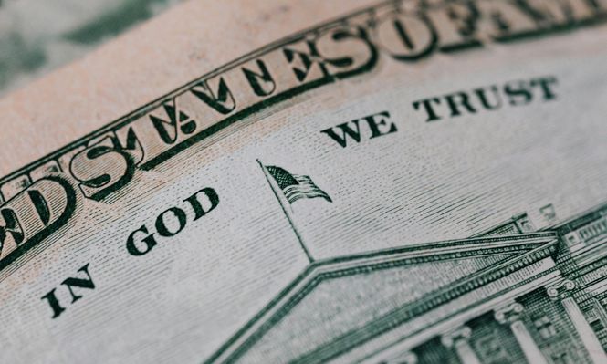 Los billetes de dólares con fallas o desperfectos aumentan su valor en las subastas. Pexels