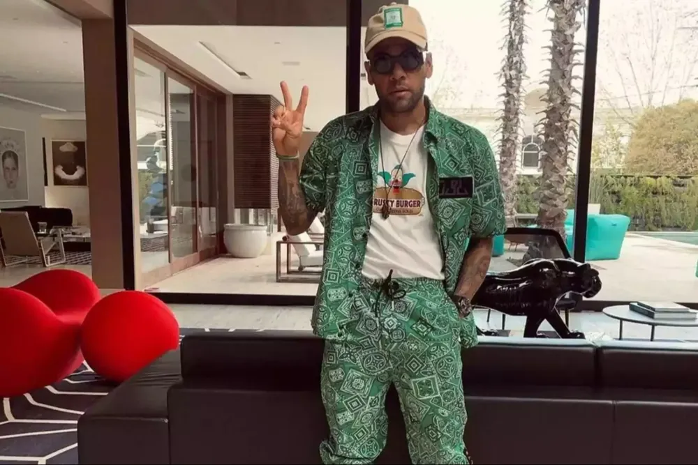 Dani Alves vivirá rodeado de lujos tras pagar la fianza