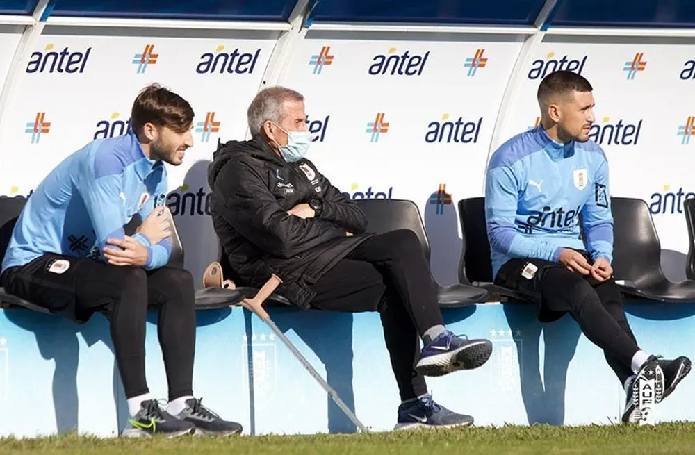 Viña y Giorgian junto a Tabárez