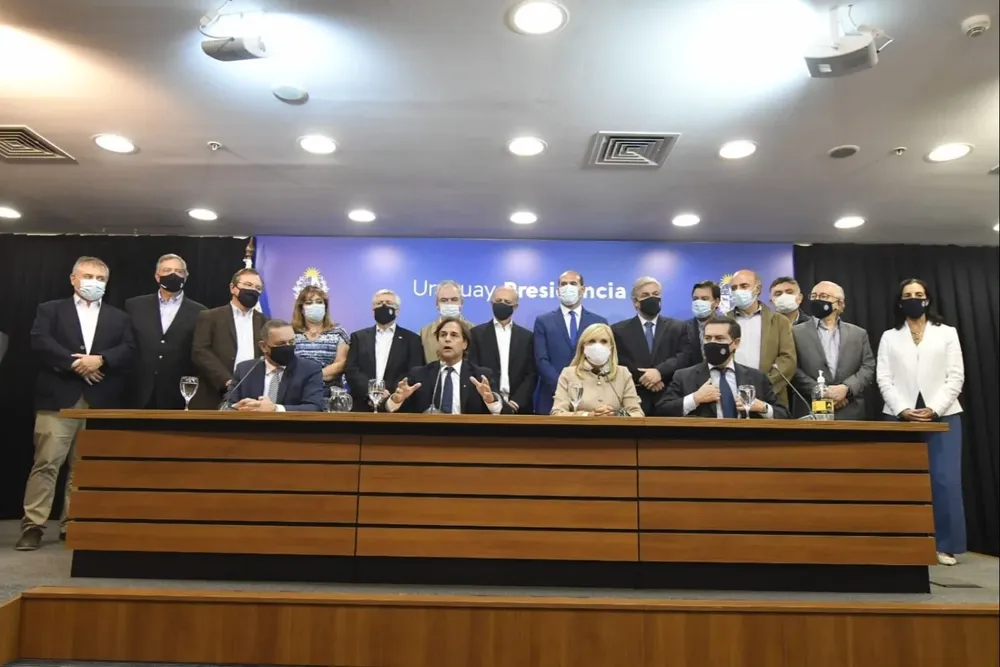 El presidente encabezó la conferencia de prensa junto a las principales autoridades del gobierno.