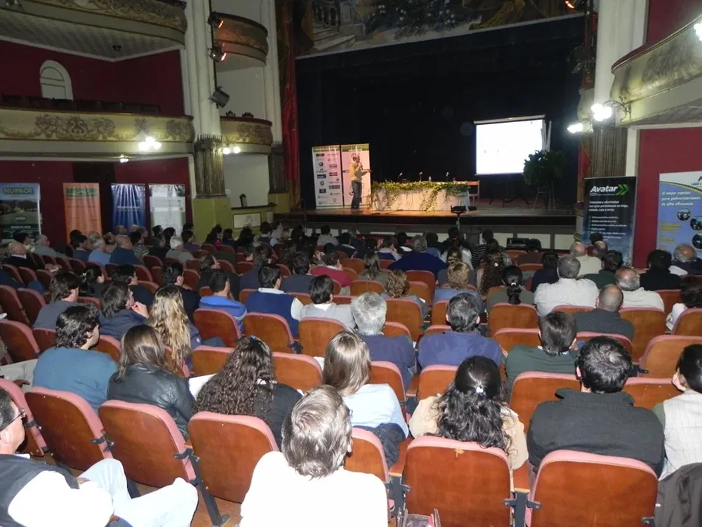 Mucha gente en la primera jornada del ciclo Agro en Foco 2013
