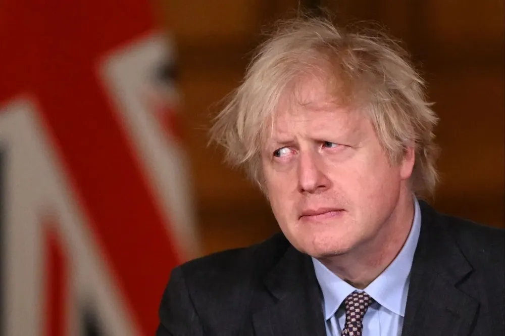 Boris Johnson atiende una conferencia virtual en Londres