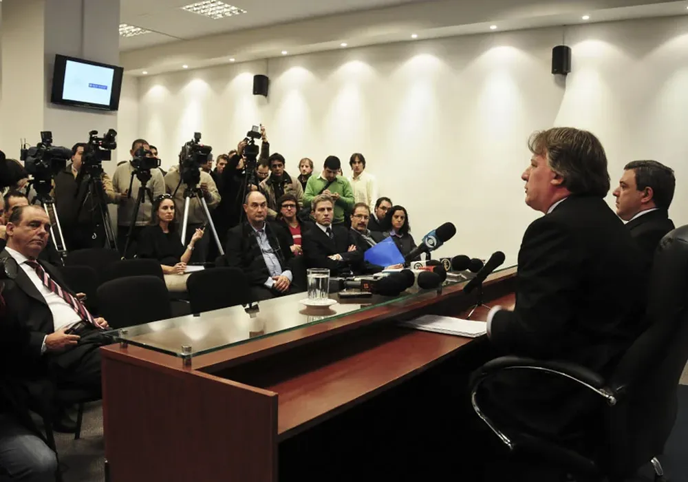 Lorenzo y Bergara anunciando las medidas en el Ministerio de Economía