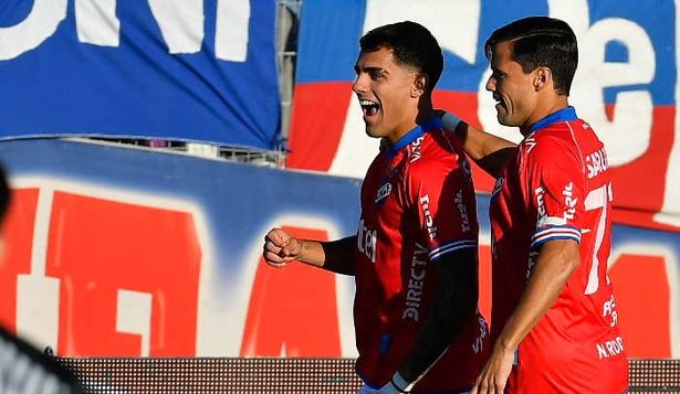 Lucas Villalba celebra su gol junto a Nicolás Rodríguez