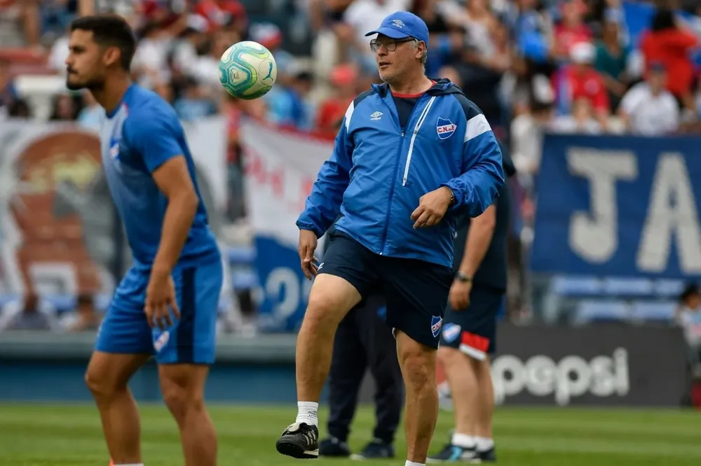 Álvaro Gutiérrez durante el banderazo de este sábado.