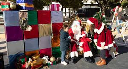 Entrega de regalos navideños en Paiporta