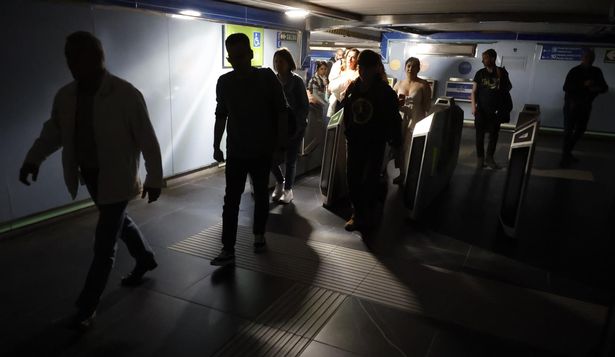Apagón histórico: casi un 60% de los españoles ve insuficiente la información que dio el Gobierno
