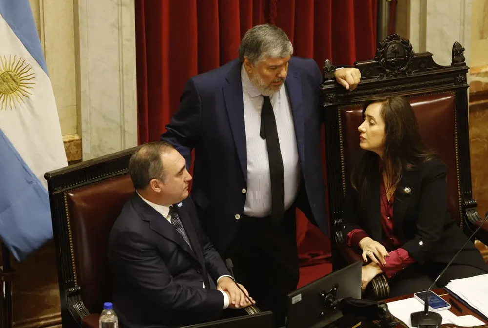 Javier Milei y Victoria Villarruel enfrentados por un nombramiento en el Senado.