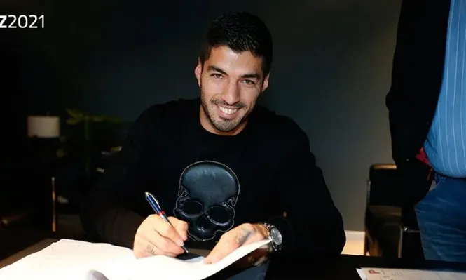 Luis Suárez firmó la renovación con Barcelona