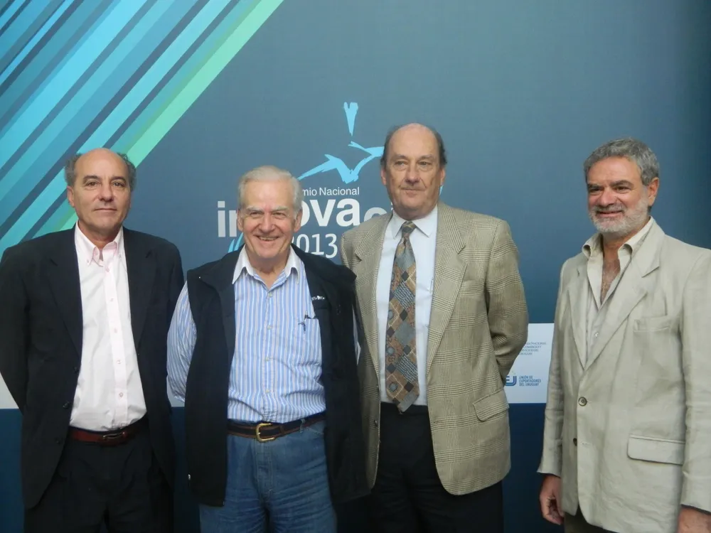 Carlos Barreira directivo de la Cámara de Industrias, Ricardo Claramunt de Fanaprhu S.A, Norberto Cibils Director de ANII y Juan Abdala asesor de la Cámara de Comercio y Servicios del Uruguay.